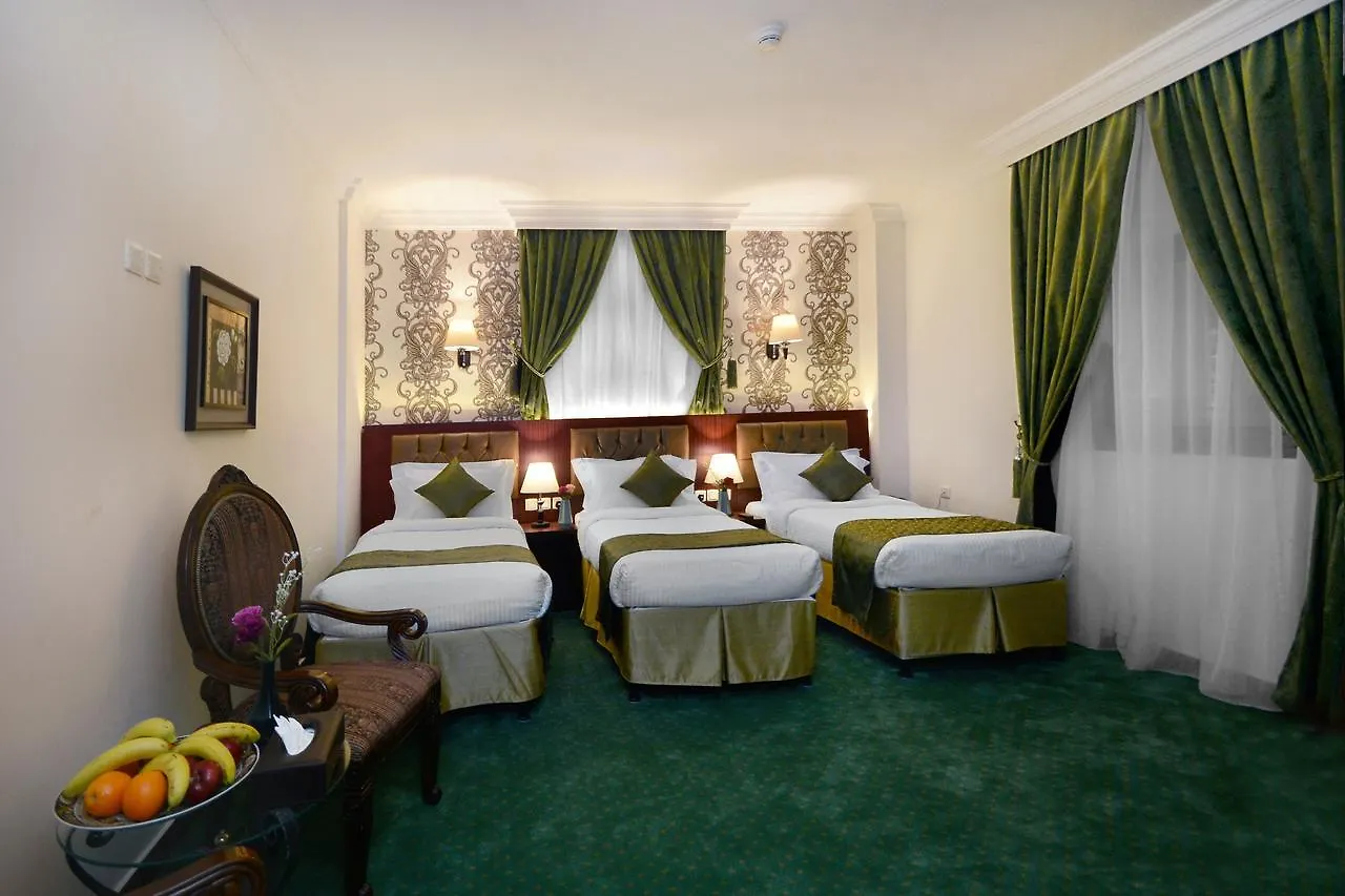 Pinewood Hotel Médine 2*,